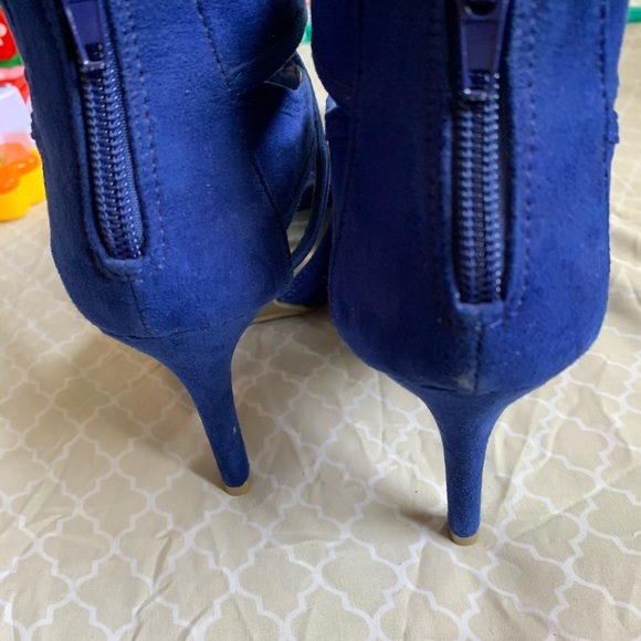 Size 7 - Picture 3 of 5